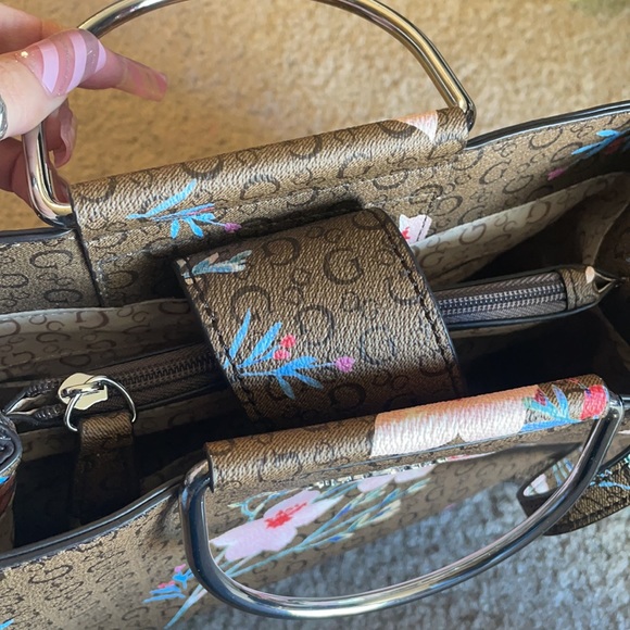 GUESS bag - Picture 2 of 6